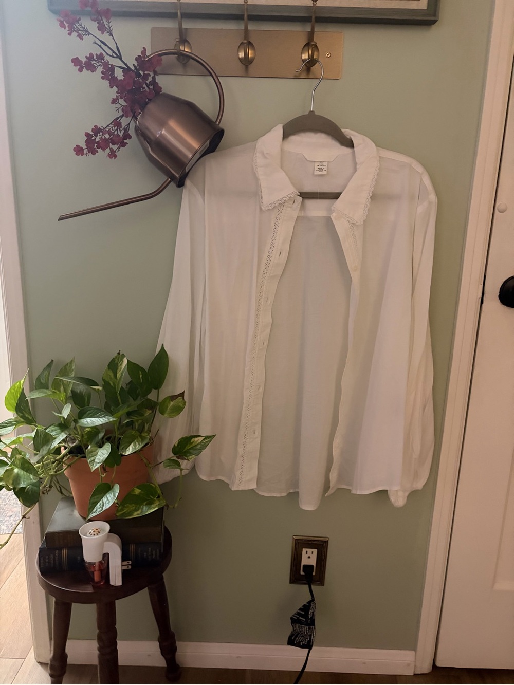 H&M White Lightweight Button-Front Blouse